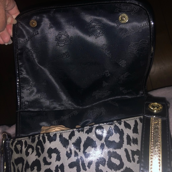 Betseyville “Call Me” Crossbody Bag - Picture 6 of 7